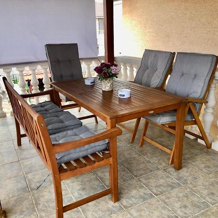 Apartments Pine & Oak With Shared Seasonal Hot Tub بريفلاكا المظهر الخارجي الصورة