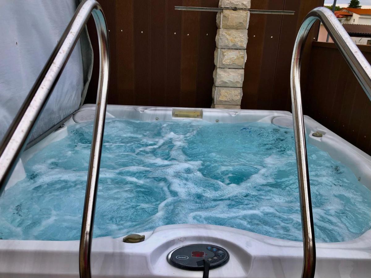 Apartments Pine & Oak With Shared Seasonal Hot Tub بريفلاكا المظهر الخارجي الصورة