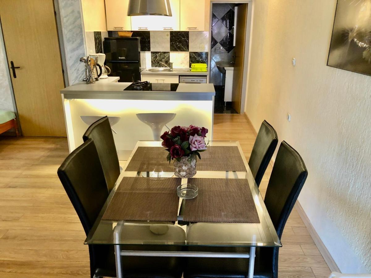 Apartments Pine & Oak With Shared Seasonal Hot Tub بريفلاكا المظهر الخارجي الصورة