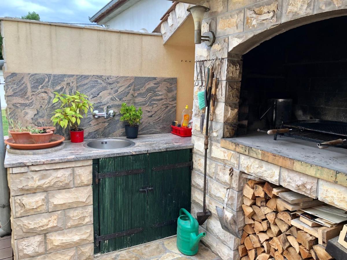 Apartments Pine & Oak With Shared Seasonal Hot Tub بريفلاكا المظهر الخارجي الصورة